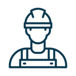 Engenheiro com capacete e ferramentas.